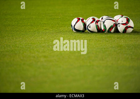 Marrakech, Maroc. Dec 16, 2014. Football/soccer balls : Fifa Club World Cup Maroc 2014 match demi-finale entre Cruz Azul 0-4 Real Madrid au Stade de Marrakech à Marrakech, Maroc . Credit : Maurizio Borsari/AFLO/Alamy Live News Banque D'Images