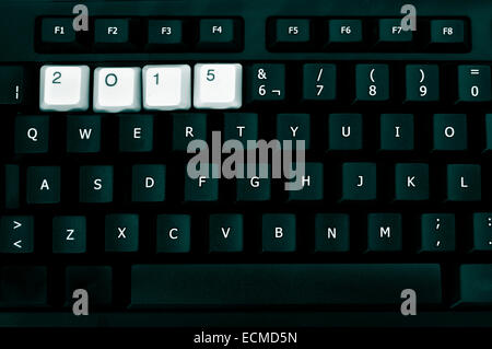 Touches blanches formant le nombre 2015, comme la nouvelle année, dans un clavier noir Banque D'Images