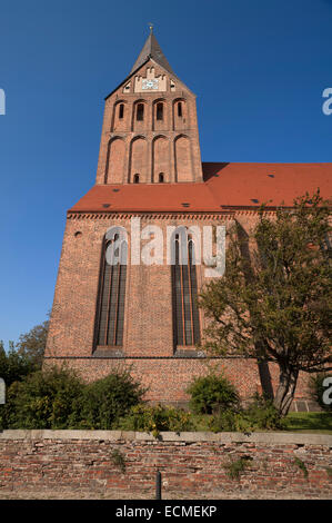 Tour de l'église St Mary, la brique gothique et début 14e siècle, Barth, Mecklembourg-Poméranie-Occidentale, Allemagne Banque D'Images