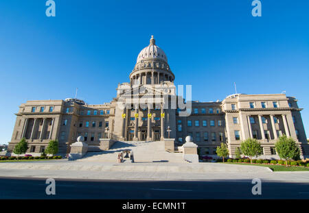 Le gouvernement de l'Idaho Boise State Capitol Building avec dome et des rubans jaunes pour semaine dans POW soldat de Haley ID Banque D'Images