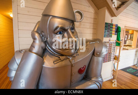 Eghezée Kansas accueil du Musée de l'Oz Wizard of Oz aller au centre-ville de Kansas village Tin Man avec coeur Banque D'Images