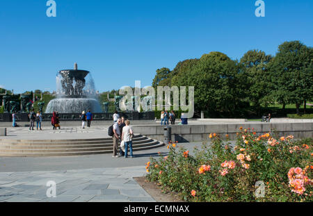 La Norvège Oslo parc Vigeland Sculpture Installation fontaine 1924-1943 parc Frogner Gustav Vigeland plus célèbre artiste en Norvège Banque D'Images