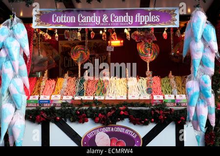 Marché de Noël 2014 de Nottingham. Un coton d'autres confiseries stall Banque D'Images