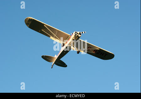 Piper PA18 Super Cub. G-BZHT Banque D'Images