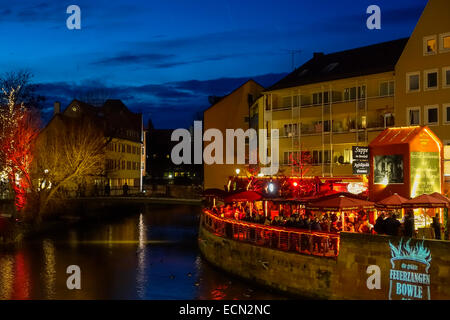 Le plus grand poinçon gravé dans le monde, au marché de Noël de Nuremberg, Middle Franconia, Bavaria, Germany, Europe Banque D'Images