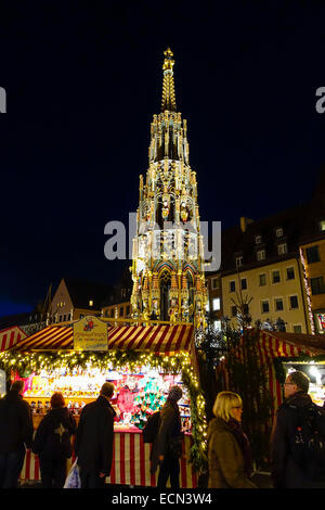 Marché de Noël, Chriskindlesmarkt à Nuremberg, Middle Franconia, Bavaria, Germany, Europe Banque D'Images