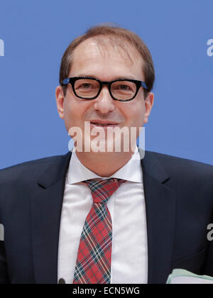 Alexander Dobrindt (CSU), Ministre de trafic et de l'infrastructure numérique, sur le thème "conception de la loi à la livraison de l'infrastructure du trafic (payant) à la conférence de presse réalisée à la maison de la conférence de presse le 17 décembre 2014 à Berlin, Allemagne. / Photo : Alexander Dobrindt (CSU), Ministre de trafic et de l'infrastructure numérique. Banque D'Images