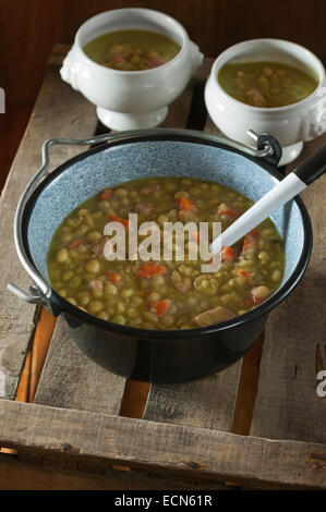 Soupe aux pois scandinaves Banque D'Images