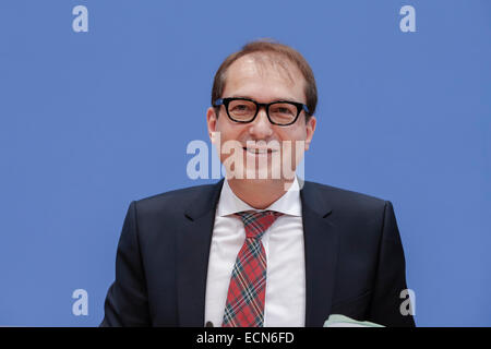 Alexander Dobrindt (CSU), Ministre de trafic et de l'infrastructure numérique, sur le thème "conception de la loi à la livraison de l'infrastructure du trafic (payant) à la conférence de presse réalisée à la maison de la conférence de presse le 17 décembre 2014 à Berlin, Allemagne. / Photo : Alexander Dobrindt (CSU), Ministre de trafic et de l'infrastructure numérique. Banque D'Images