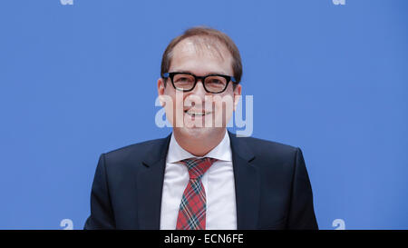 Alexander Dobrindt (CSU), Ministre de trafic et de l'infrastructure numérique, sur le thème "conception de la loi à la livraison de l'infrastructure du trafic (payant) à la conférence de presse réalisée à la maison de la conférence de presse le 17 décembre 2014 à Berlin, Allemagne. / Photo : Alexander Dobrindt (CSU), Ministre de trafic et de l'infrastructure numérique. Banque D'Images