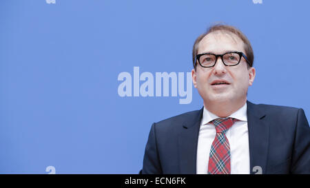 Alexander Dobrindt (CSU), Ministre de trafic et de l'infrastructure numérique, sur le thème "conception de la loi à la livraison de l'infrastructure du trafic (payant) à la conférence de presse réalisée à la maison de la conférence de presse le 17 décembre 2014 à Berlin, Allemagne. / Photo : Alexander Dobrindt (CSU), Ministre de trafic et de l'infrastructure numérique. Banque D'Images