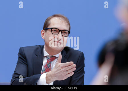 Alexander Dobrindt (CSU), Ministre de trafic et de l'infrastructure numérique, sur le thème "conception de la loi à la livraison de l'infrastructure du trafic (payant) à la conférence de presse réalisée à la maison de la conférence de presse le 17 décembre 2014 à Berlin, Allemagne. / Photo : Alexander Dobrindt (CSU), Ministre de trafic et de l'infrastructure numérique. Banque D'Images