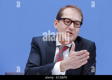 Alexander Dobrindt (CSU), Ministre de trafic et de l'infrastructure numérique, sur le thème "conception de la loi à la livraison de l'infrastructure du trafic (payant) à la conférence de presse réalisée à la maison de la conférence de presse le 17 décembre 2014 à Berlin, Allemagne. / Photo : Alexander Dobrindt (CSU), Ministre de trafic et de l'infrastructure numérique. Banque D'Images