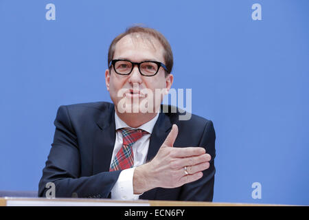 Alexander Dobrindt (CSU), Ministre de trafic et de l'infrastructure numérique, sur le thème "conception de la loi à la livraison de l'infrastructure du trafic (payant) à la conférence de presse réalisée à la maison de la conférence de presse le 17 décembre 2014 à Berlin, Allemagne. / Photo : Alexander Dobrindt (CSU), Ministre de trafic et de l'infrastructure numérique. Banque D'Images