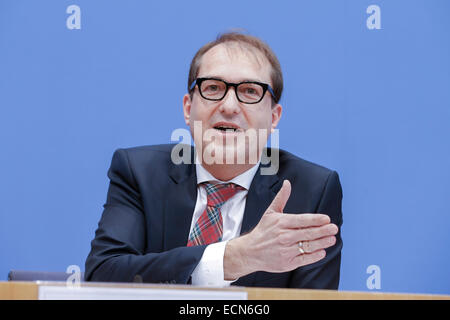 Alexander Dobrindt (CSU), Ministre de trafic et de l'infrastructure numérique, sur le thème "conception de la loi à la livraison de l'infrastructure du trafic (payant) à la conférence de presse réalisée à la maison de la conférence de presse le 17 décembre 2014 à Berlin, Allemagne. / Photo : Alexander Dobrindt (CSU), Ministre de trafic et de l'infrastructure numérique. Banque D'Images