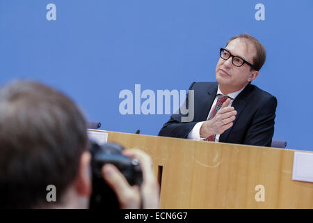 Alexander Dobrindt (CSU), Ministre de trafic et de l'infrastructure numérique, sur le thème "conception de la loi à la livraison de l'infrastructure du trafic (payant) à la conférence de presse réalisée à la maison de la conférence de presse le 17 décembre 2014 à Berlin, Allemagne. / Photo : Alexander Dobrindt (CSU), Ministre de trafic et de l'infrastructure numérique. Banque D'Images