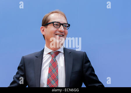 Alexander Dobrindt (CSU), Ministre de trafic et de l'infrastructure numérique, sur le thème "conception de la loi à la livraison de l'infrastructure du trafic (payant) à la conférence de presse réalisée à la maison de la conférence de presse le 17 décembre 2014 à Berlin, Allemagne. / Photo : Alexander Dobrindt (CSU), Ministre de trafic et de l'infrastructure numérique. Banque D'Images