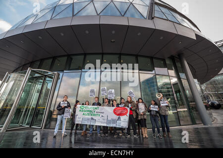 Londres, Royaume-Uni. 25Th Dec, 2014. Protestation contre le maire Boris Johnson a réduit à l'éducation à la jeunesse © Guy Josse/Alamy vivre