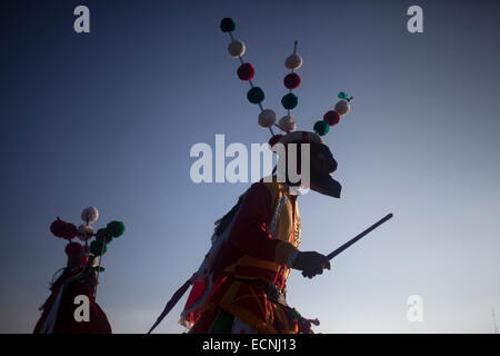 Saint James danseurs de Chocaman, Veracruz, Mexique. Cette danse représente la puissance de Saint Jacques Apôtre contre le diable Banque D'Images