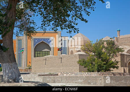 L''hôtel, ex-gate d'un ancien caravansérail dans la ville historique de Boukhara / Buxoro, ville de la route de la soie en Ouzbékistan Banque D'Images