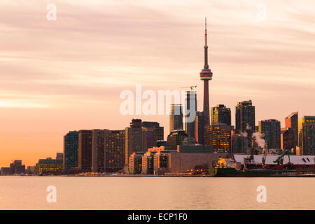 Une partie de la ville de Toronto à partir de l'Est au coucher du soleil prises avec un temps d'exposition Banque D'Images