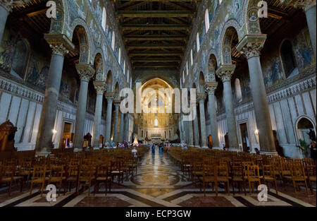 MONREALE, ITALIE - 2 octobre 2012 : la cathédrale de Monreale, l'intérieur est une église catholique romaine de Monreale, Sicile, Banque D'Images