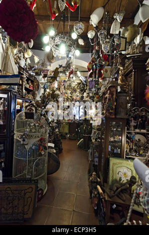 CEFALU, SICILE, ITALIE - 2 octobre 2012 : un magasin de souvenirs pour touristes, le 2 octobre 2012 de Cefalù, Sicile, Italie Banque D'Images