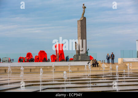 Œuvre d'art, Rock 'étrangers' metal l'installation de l'artiste flamand Arne Quinze, à la Heldenplatz, promenade à Oostende Banque D'Images