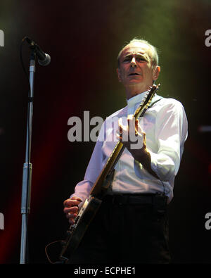 Statu quo La manchette sur scène encore Zippo jour 2 Download Festival de Donnington Park à comprend : Francis Rossi Où : Château de Donnington, Royaume-Uni Quand : 15 Juin 2014 Banque D'Images