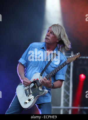 Statu quo La manchette sur scène encore Zippo jour 2 Download Festival de Donnington Park à Rick Parfitt En vedette : où : Château de Donnington, Royaume-Uni Quand : 15 Juin 2014 Banque D'Images