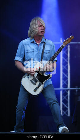 Statu quo La manchette sur scène encore Zippo jour 2 Download Festival de Donnington Park à Rick Parfitt En vedette : où : Château de Donnington, Royaume-Uni Quand : 15 Juin 2014 Banque D'Images