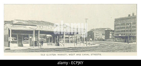 Une illustration de King datant de 1893, représentant le marché Old Clinton situé à West Street et canal Street à New York. L’image donne un aperçu du rôle architectural et social du marché dans le paysage urbain à la fin du XIXe siècle. Banque D'Images