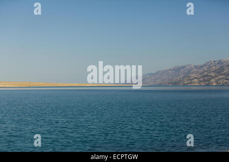 Pag Croatie coucher du soleil l'eau de mer pont velebit razanac Banque D'Images