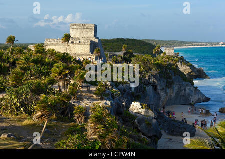 Le château, El Castillo, ruines mayas de Tulum, Tulum, 1200-1524, l'état de Quintana Roo, Riviera Maya, péninsule du Yucatan, Mexique Banque D'Images