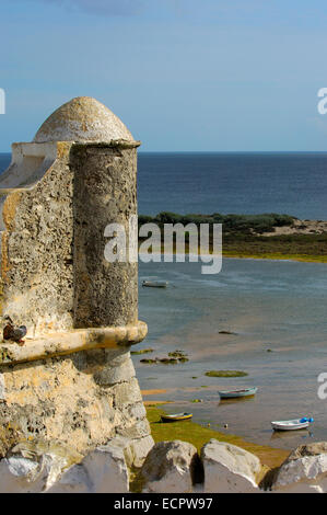 Forteresse de petit village de pêcheurs de Cacela Velha, Algarve, Portugal, Europe Banque D'Images