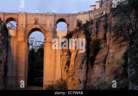 Puente Nuevo, nouveau pont, plus de gorges du Tage de nuit, Ronda, Málaga province, Andalusia, Spain, Europe Banque D'Images