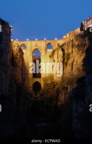 Puente Nuevo, nouveau pont, plus de gorges du Tage de nuit, Ronda, Málaga province, Andalusia, Spain, Europe Banque D'Images