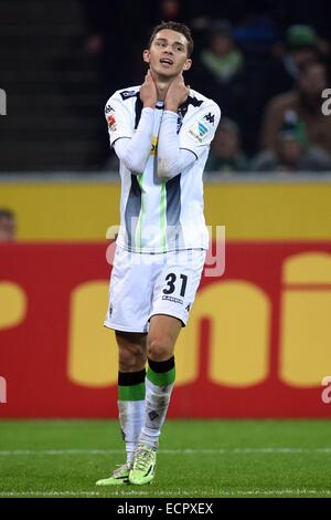 De Moenchengladbach Branimir Hrgota réagit au cours de la Bundesliga match de foot entre Borussia Moenchengladbach et SV Werder de Brême au Borussia-Park, Moenchengladbach en Allemagne, 17 décembre 2014. Photo : Marius Becker/dpa Banque D'Images