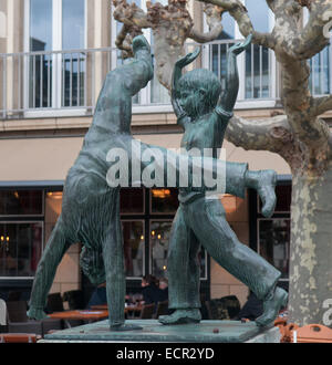 Cette sculpture d'une roue Fontaine à Düsseldorf (Allemagne). Banque D'Images