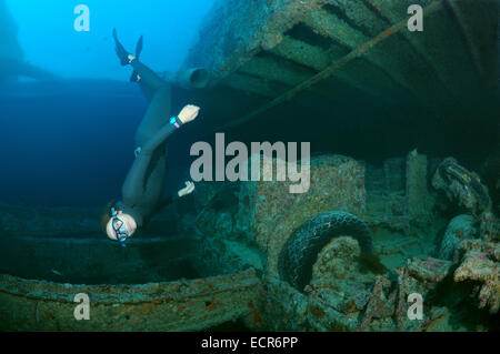 Freediver dives sur l'épave du SS Thistlegorm (British Armed Merchant Navy Ship), Red Sea, Egypt Banque D'Images