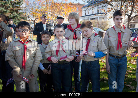 Les Scouts participent à la Journée des anciens combattants des services, Cobleskill, Schoharie County, New York, USA Banque D'Images