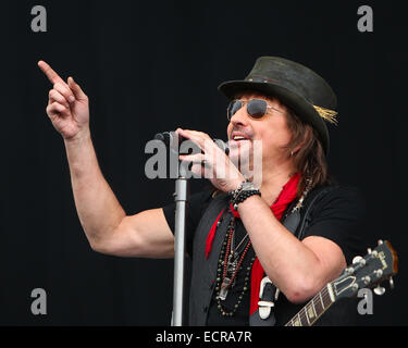 Richie Sambora effectue sur la scène principale le jour 3 de téléchargement à Donnington Park comprend : Richie Sambora Où : Château de Donnington, Royaume-Uni Quand : 15 Juin 2014 Banque D'Images