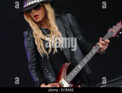 Richie Sambora effectue sur la scène principale le jour 3 de téléchargement à Donnington Park comprend : Orianthi Panagaris Où : Château de Donnington, Royaume-Uni Quand : 15 Juin 2014 Banque D'Images