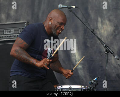 Sepultura effectuer sur la scène Encore Zippo au jour 3 de téléchargement à Donnington Park comprend : Derrick Green Où : Château de Donnington, Royaume-Uni Quand : 15 Juin 2014 Banque D'Images