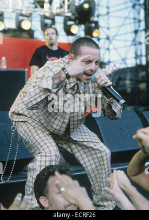 Groupe de rock américain LINKIN PARK en juin 2001 avec le chanteur Chester Bennington. Photo Jeffrey Mayer Banque D'Images