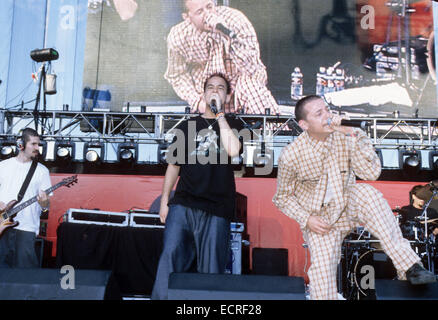 Groupe de rock américain LINKIN PARK en juin 2001 avec le chanteur Chester Bennington. Photo Jeffrey Mayer Banque D'Images