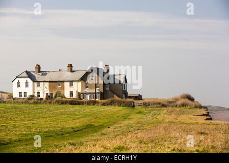 Maisons sur la côte près de Norfolk, UK, Sheringham vulnérables à l'érosion castal. Banque D'Images