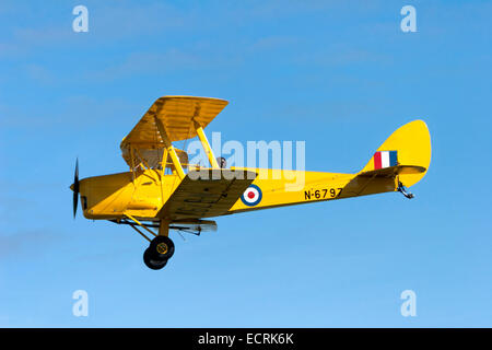 Un de Havilland DH.82A Tiger Moth, G-ANEH / N-6797 au 2005 Yeovilton International Air Jour, Somerset, Royaume-Uni. Banque D'Images