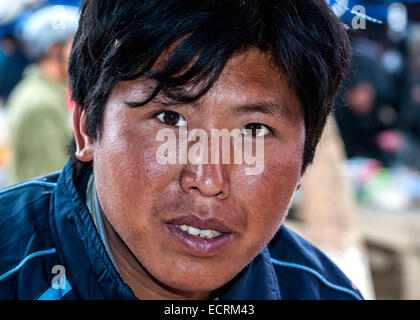 Libre d'un jeune homme Hmong. Banque D'Images