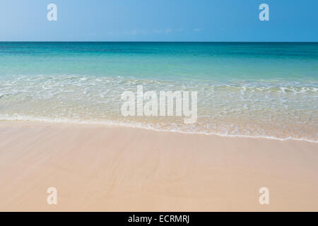 L'eau claire à Chaves plage de Praia de Chaves à Boavista, Cap-Vert - Cabo Verde Banque D'Images